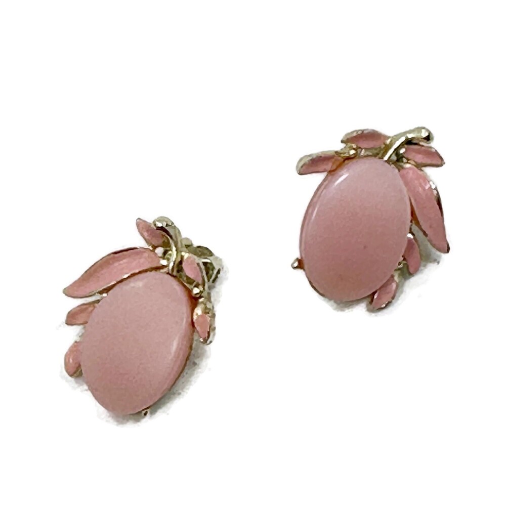 Vintage Pink Thermoset Clip Earrings: Enamel Gold Tone, 50s MCM - Picture 2 of 6